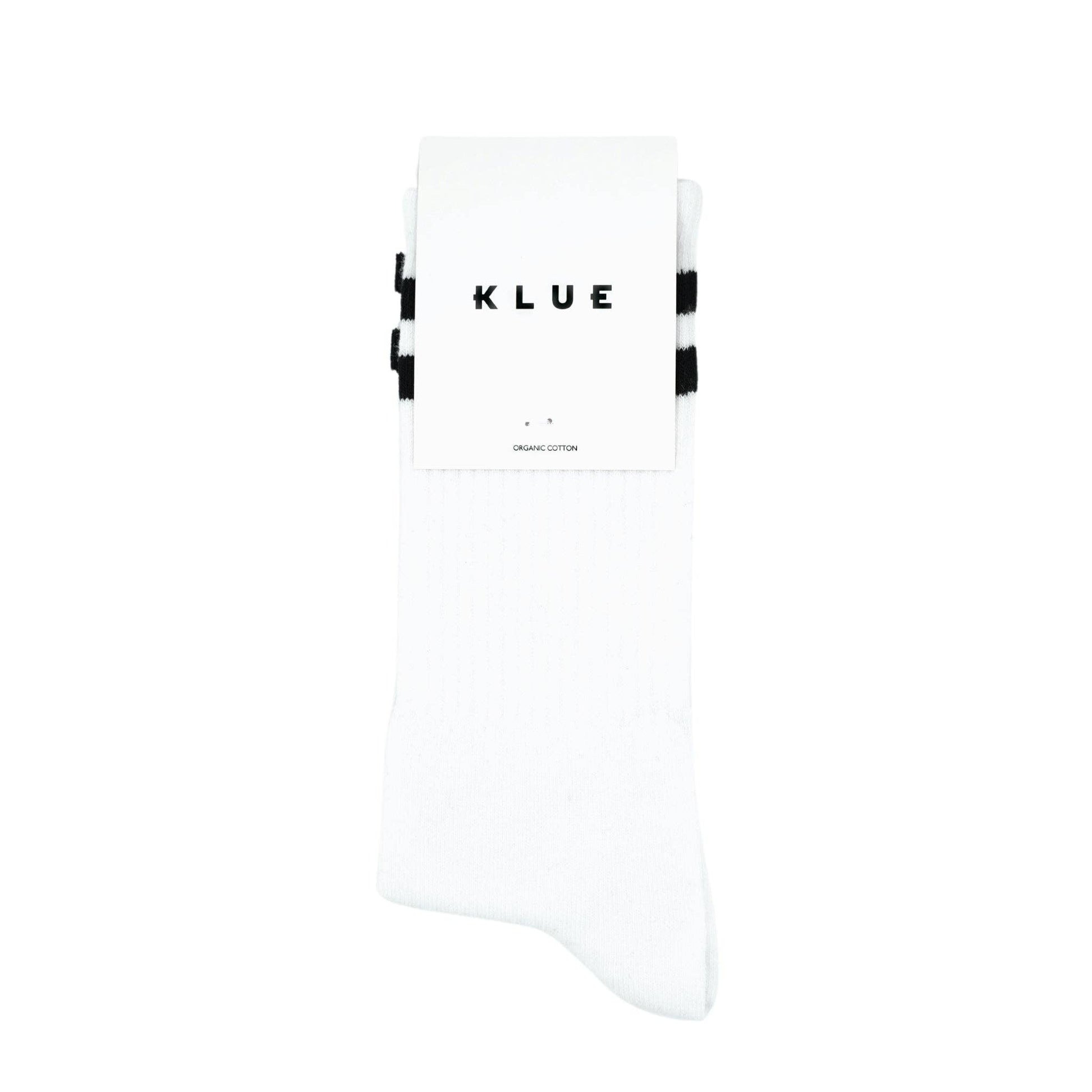 Chaussettes de sport blanches et noires confortables pour jouer au pickleball.