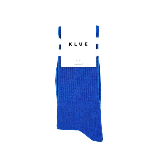 Chaussettes de sport bleues et blanches adaptées au pickleball.